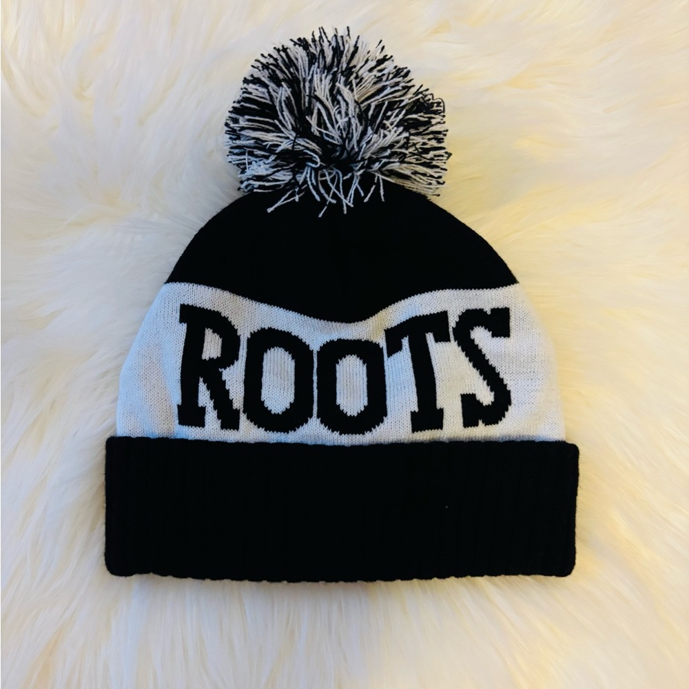 NWT Roots Black and White Knit Beanie